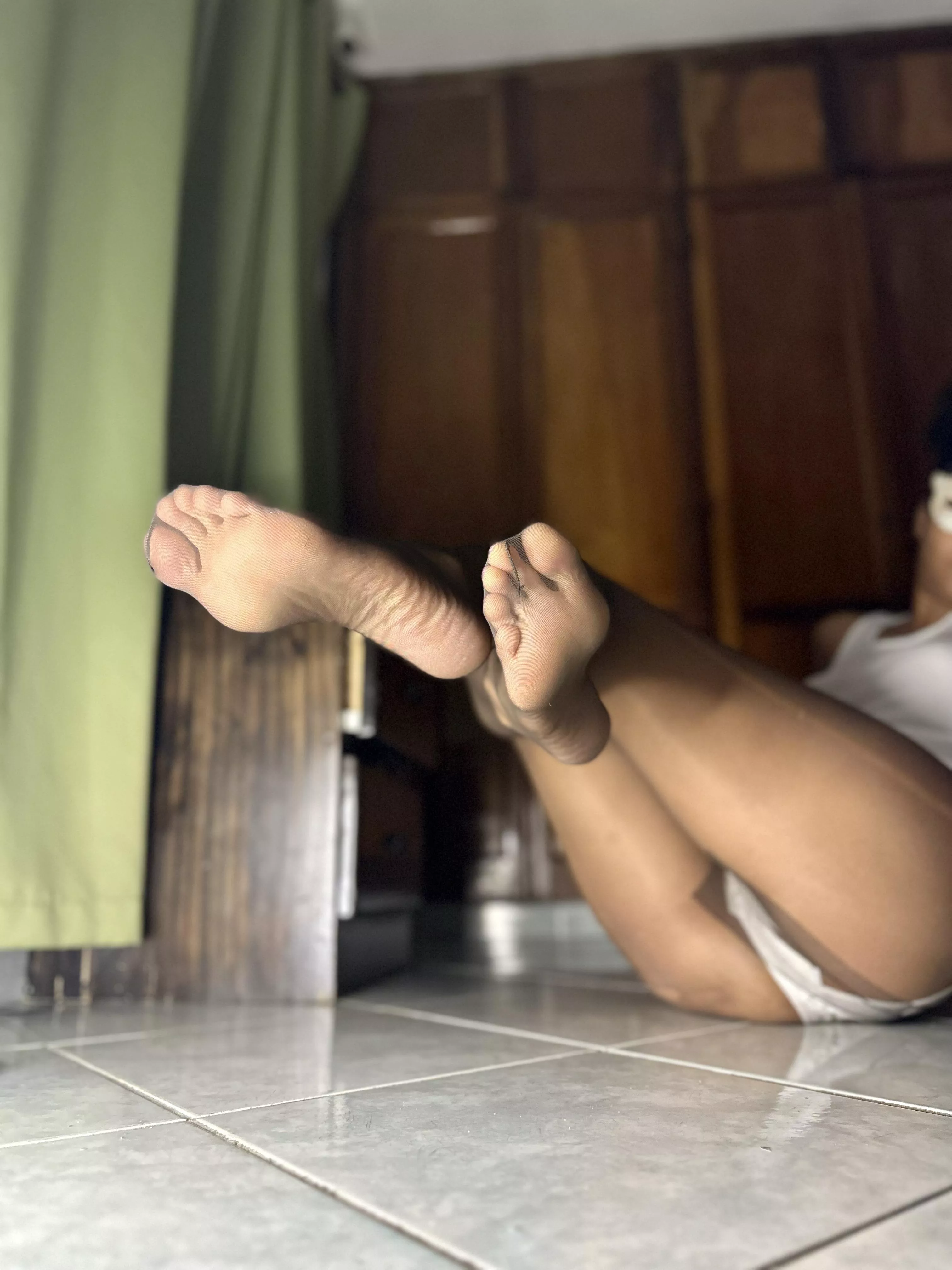 Exotic posted by Exoticfeetwoman