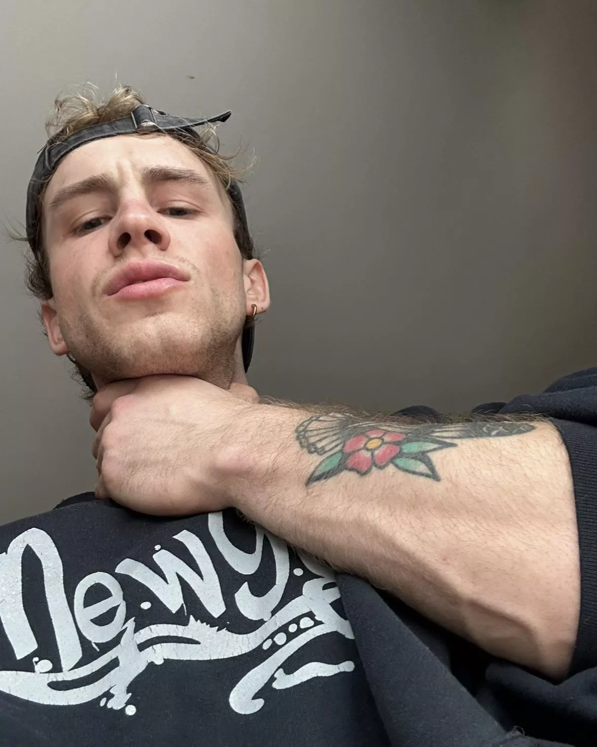 Fuck why am I choking myself, maybe u wanna participate? posted by haael12