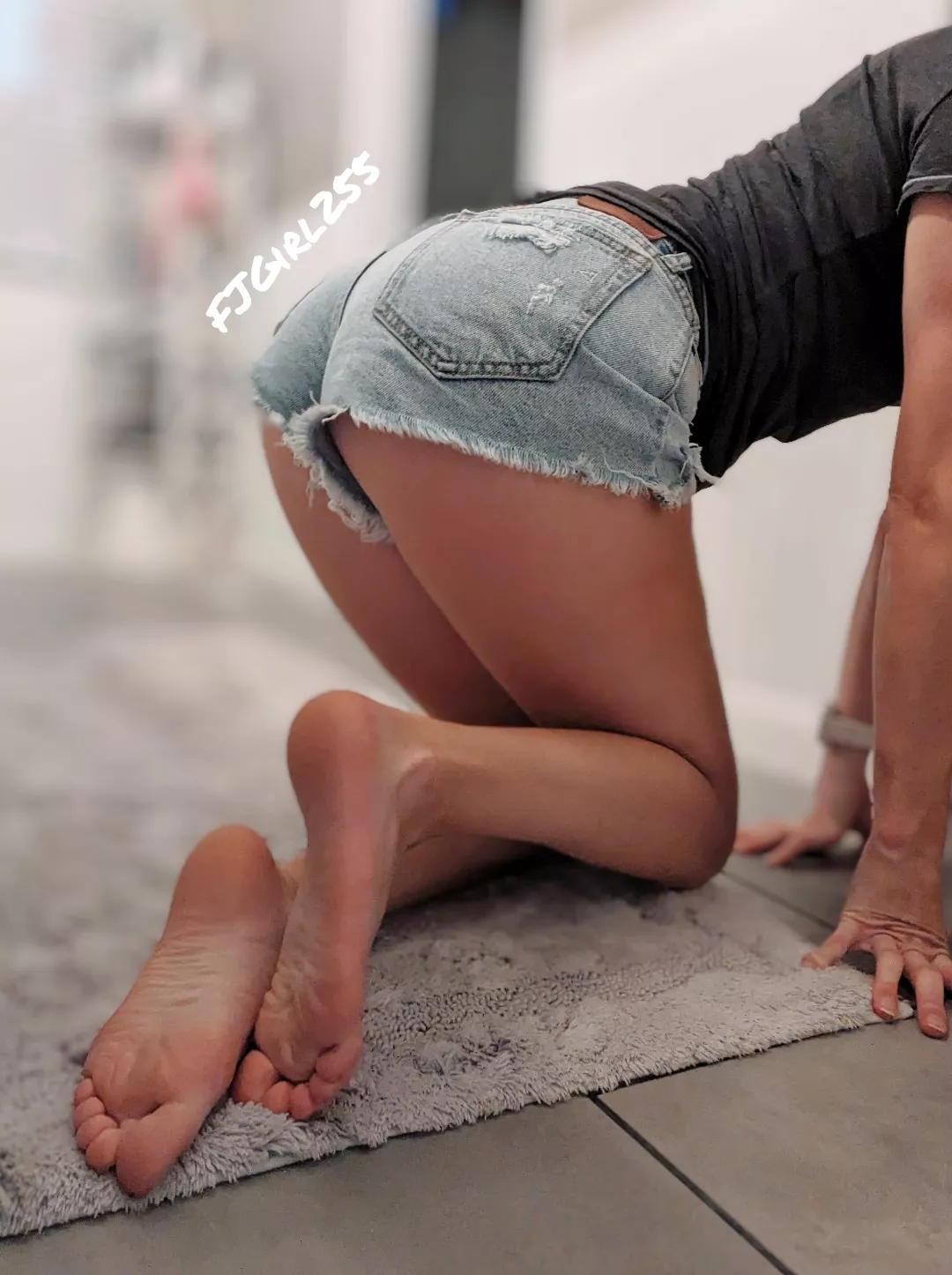 It's H U M P day 🍑 Will you worship these soles? 😉 posted by FJGirl255