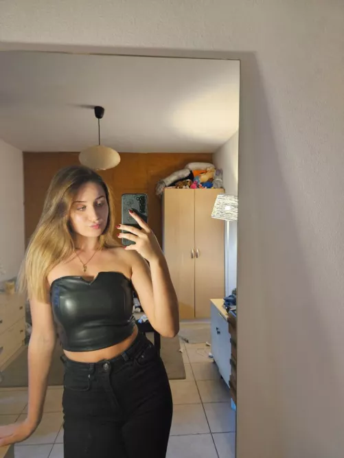 IUTR 18yo by Massivebubu69