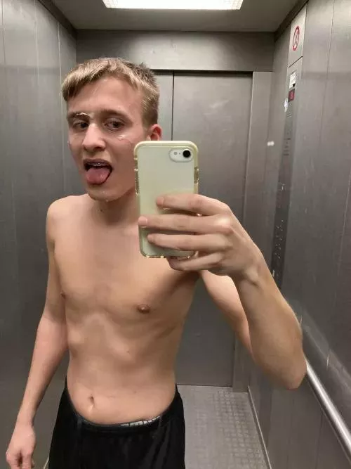 Just me the Elevator Slut! posted by 2004hottietwitter