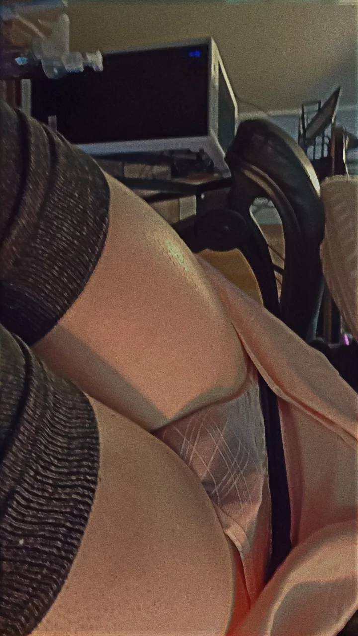 lay across my lap so I can play with ur hair? 😖 posted by horny_stoner420