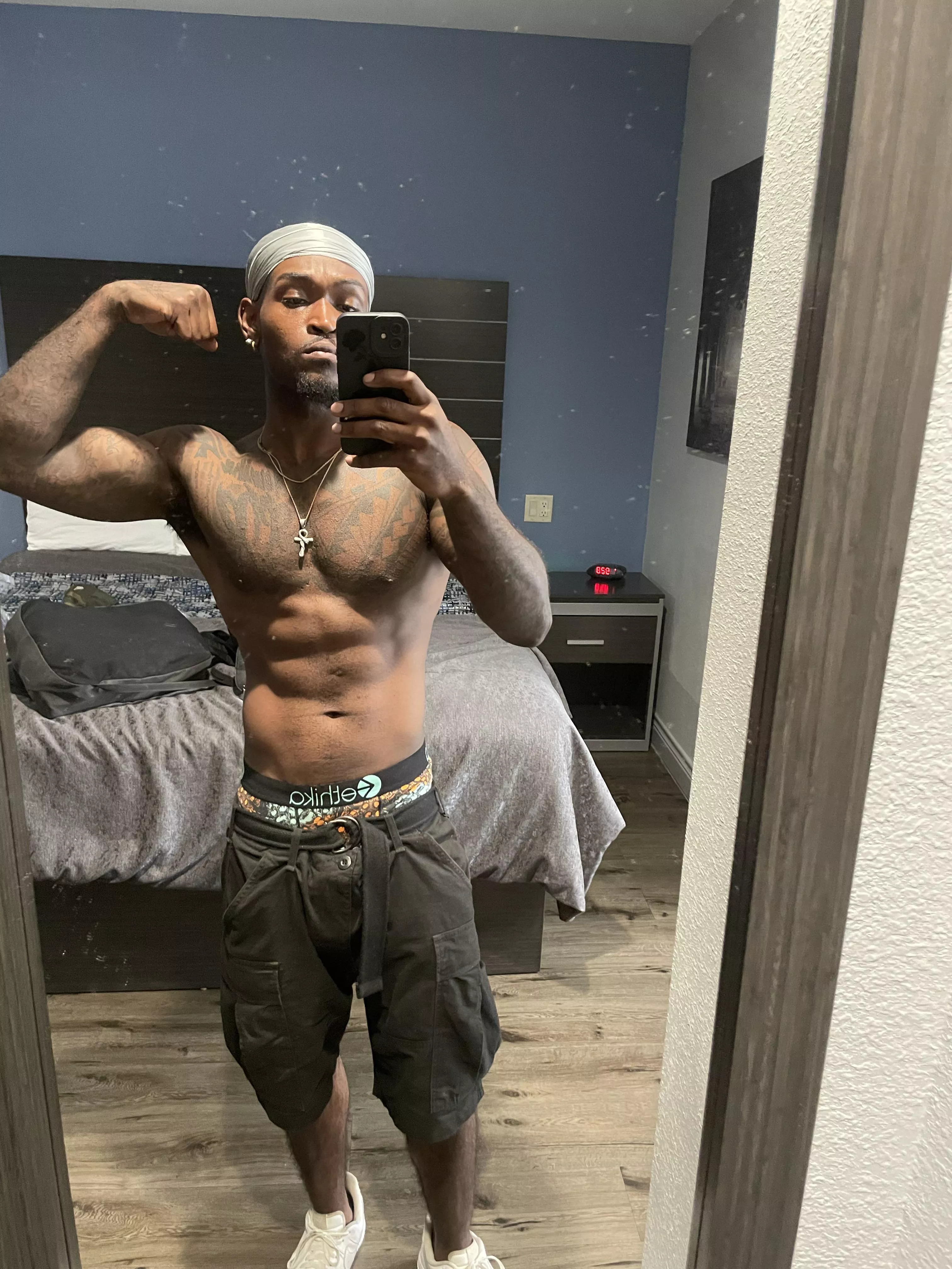 Looking for generous cucks that can help me pay some bills, pm me posted by DepharaohHtx