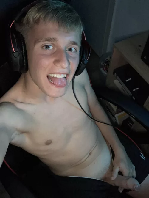 Maybe atleast 3 see this by 2004hottietwitter