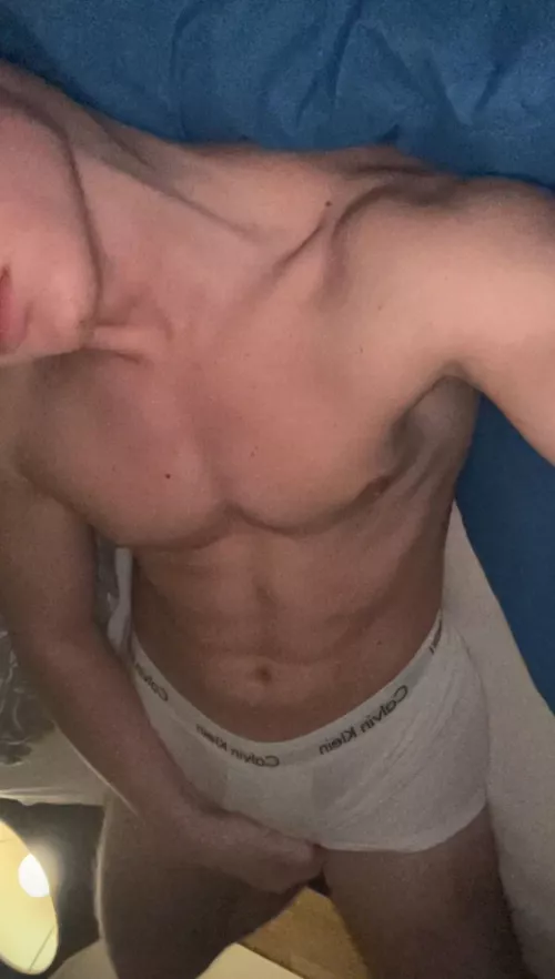 Muscular or fit guys message me if you want to comoare our muscles by swimboy_99