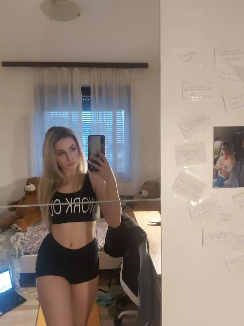 my mirror selfie game is unmatched ;) by Massivebubu69