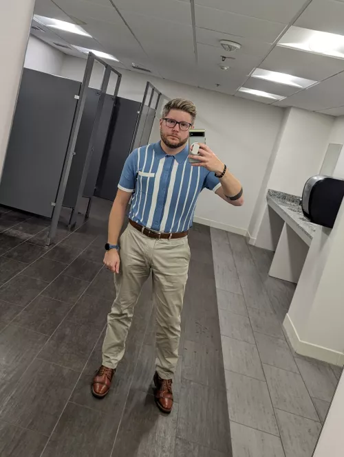 Obligatory Full Body Mirror Selfie by ekalino89