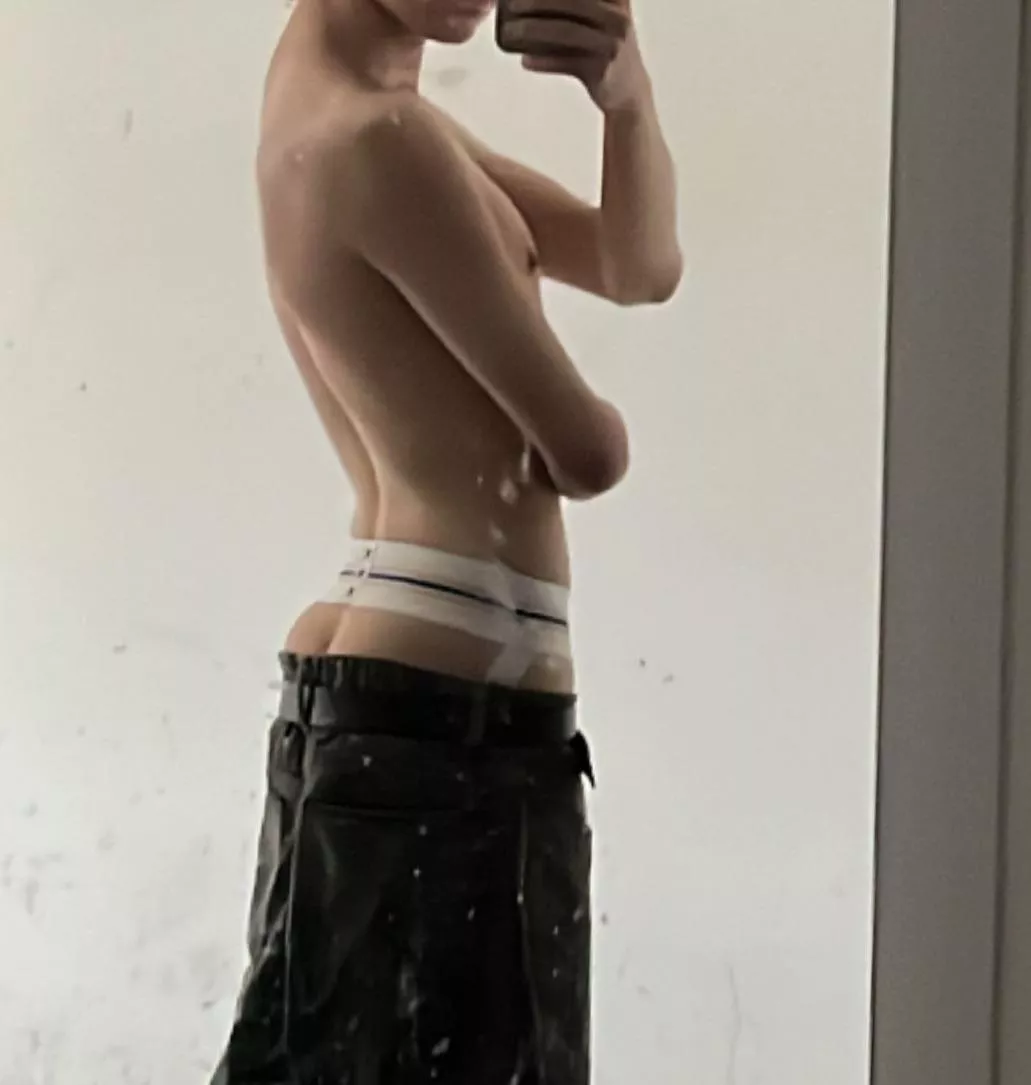 19 m looking for a daddy that’s down for longterm chat n trade. Would love to be your boy. Add Blipton2579 (old account was locked so add me back if we used to talk) posted by StatisticianDry4654