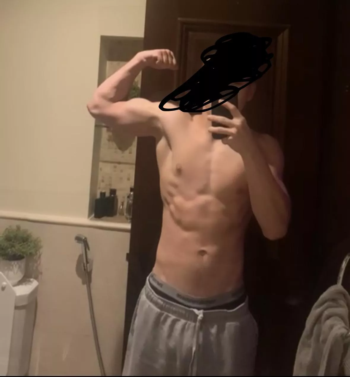 20us dom jock looking for a sub obedient slut(FIT ONLY). Send a pic to be added back. Snap: Evan_agold2022 posted by BusinessParticular12