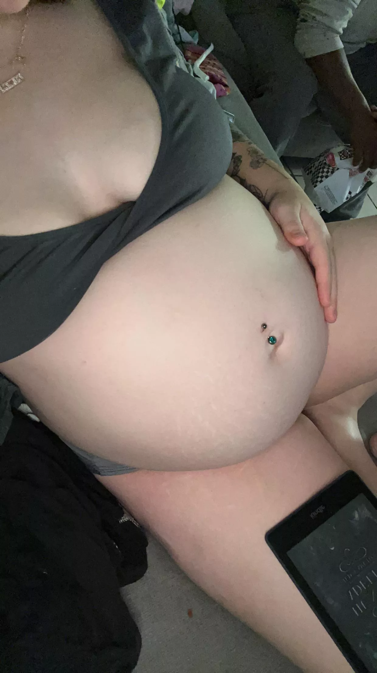 31 weeks pregnant has never looked better😘 posted by Cold_Armadillo_7723