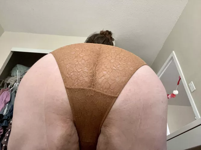 Any ladies like a big ass to grab? I’m available. 🤭 by darlingdoll3