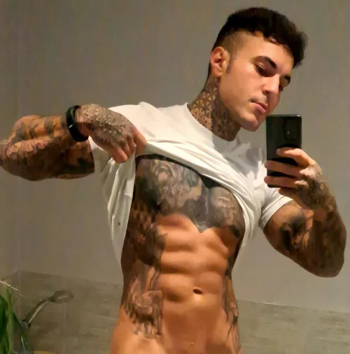 Bow down ;) by bahamianDowel769