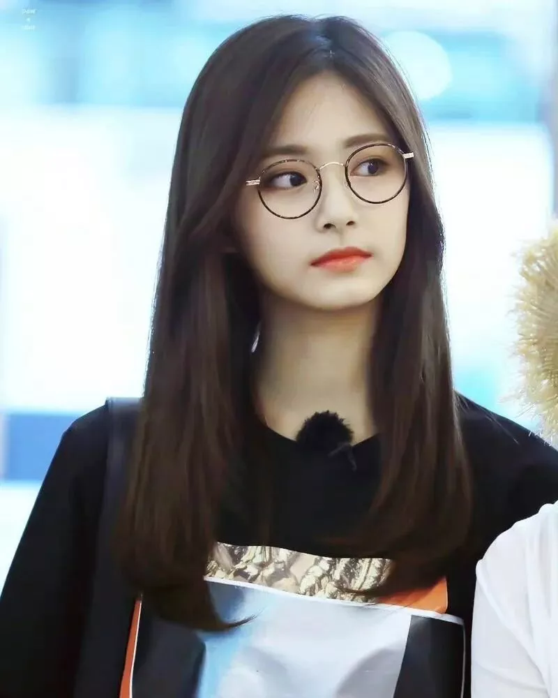 Chou Tzu-yu ... posted by BusyFlower9