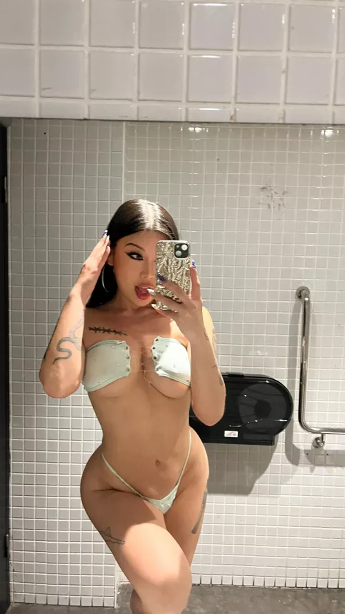 good when you can see it from the front by aishafoxx