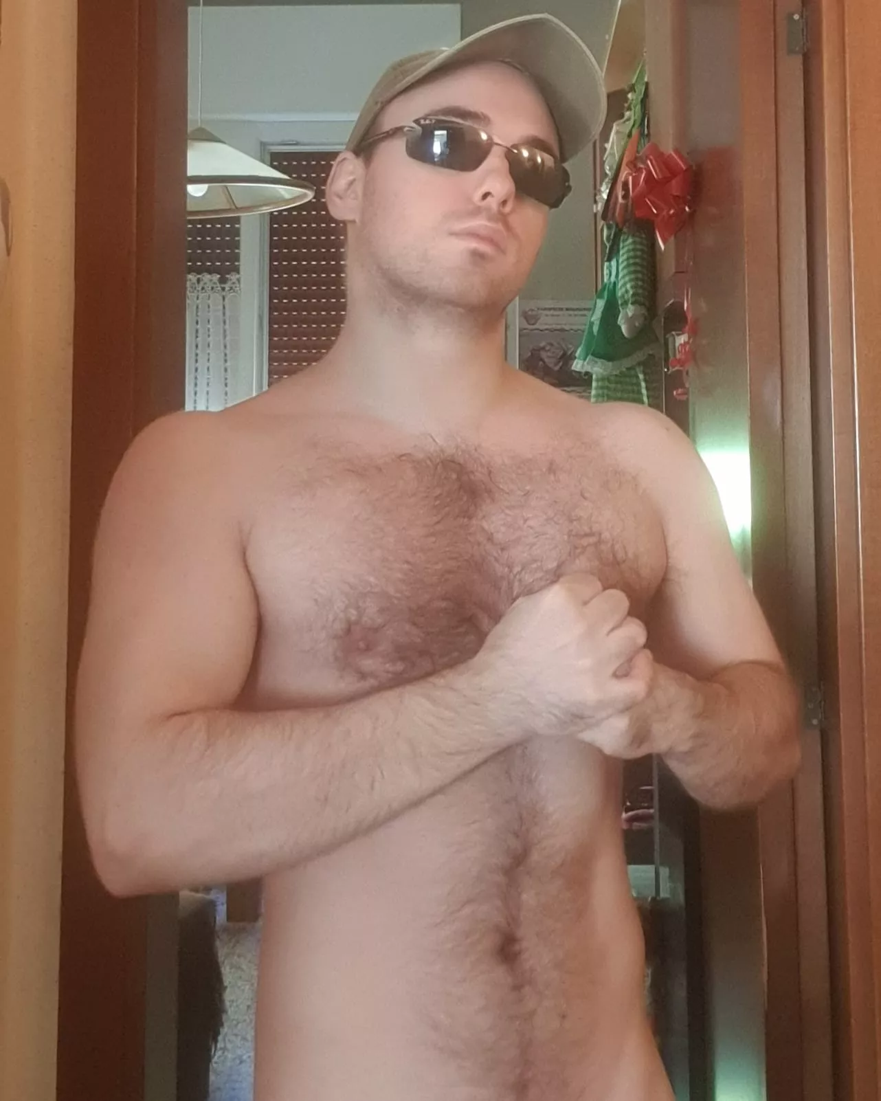 Hairy & muscles, do you like? posted by Naughty_Alex1