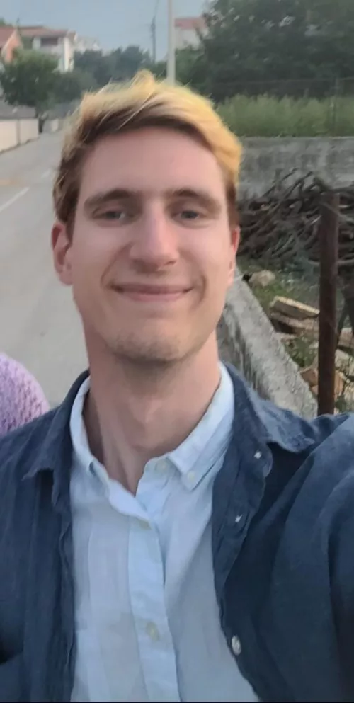 Hey bros 👋🏻 Decided to finally come out of my shell! Hope you all have a great weekend 🥰 by SiIlyGoose