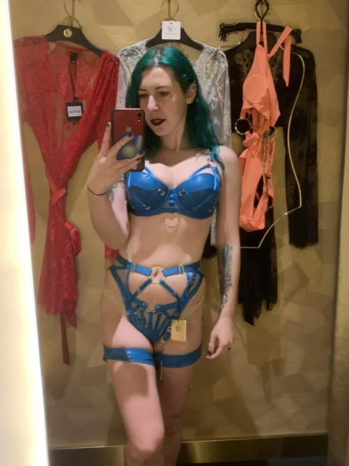 Hottie in blue [f] by sirenskiss3