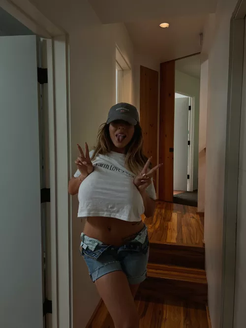 I love her tits by Bimbolover_