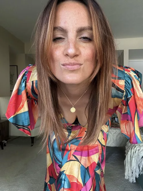 Kiss on me. [F] by Tay-Rae773