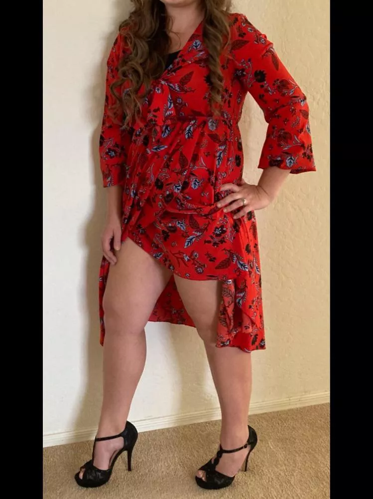 Lady in red 😉 posted by AZ_Heel7Wife