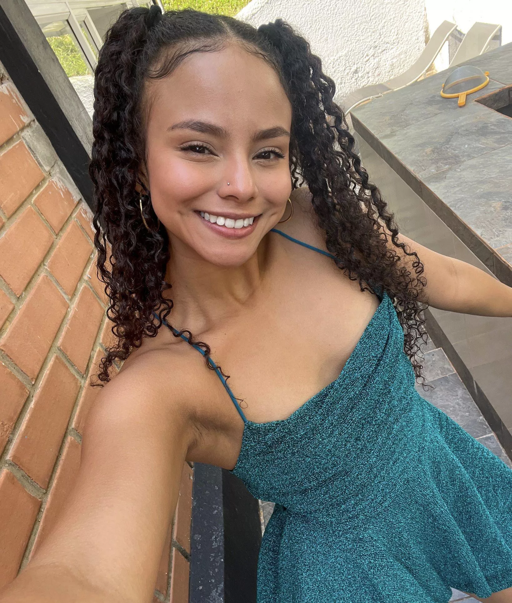 Looking cute [f18] posted by ILoveSmilinggBack