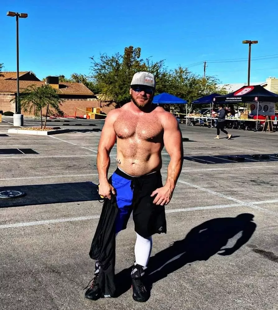 Looking for fitness girl to play with posted by No_Winner2118