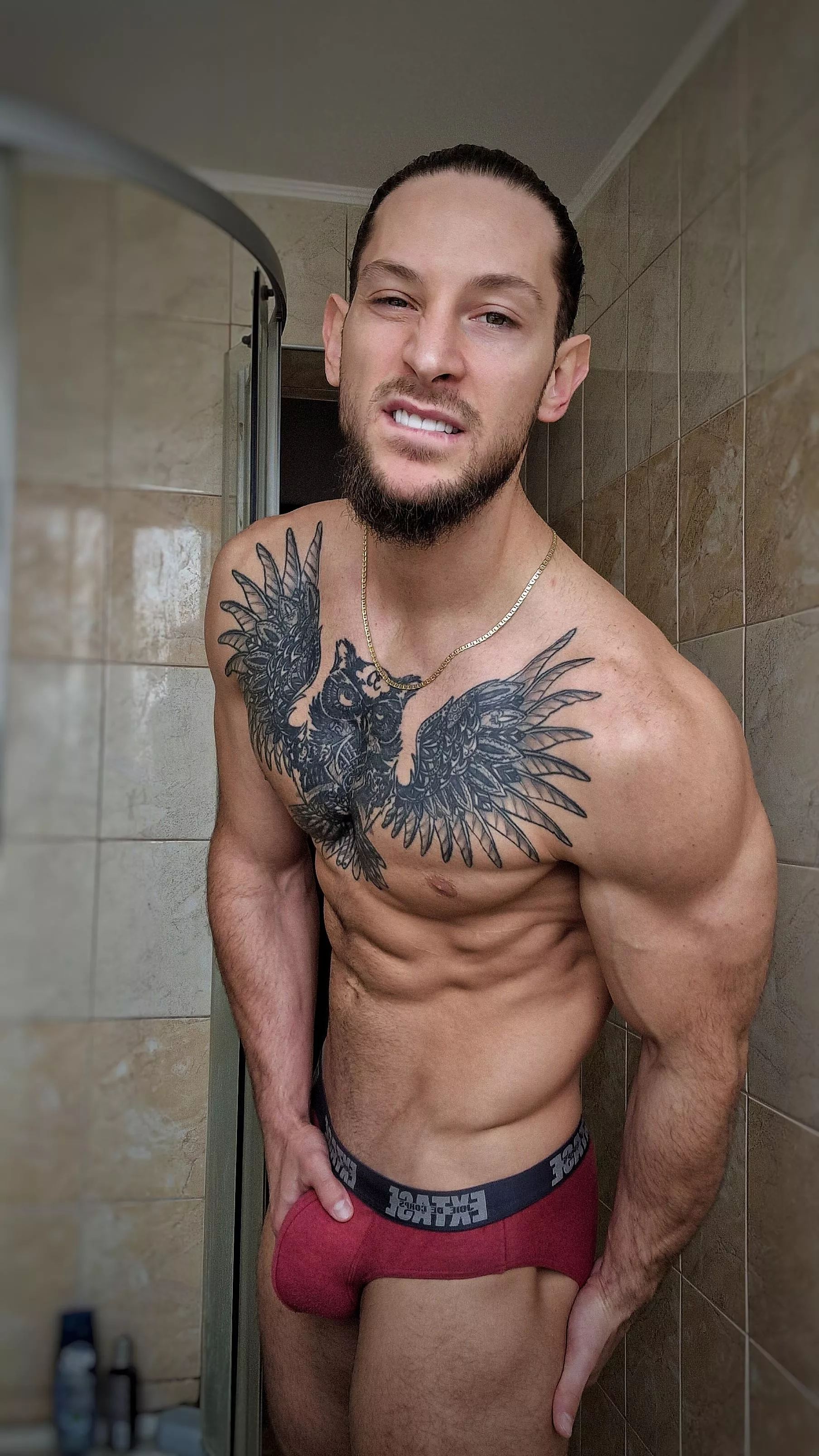 Red is my favorite color 😌 posted by JeidVine1