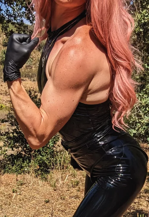 Strong woman in power by powerfulzoyaxxx