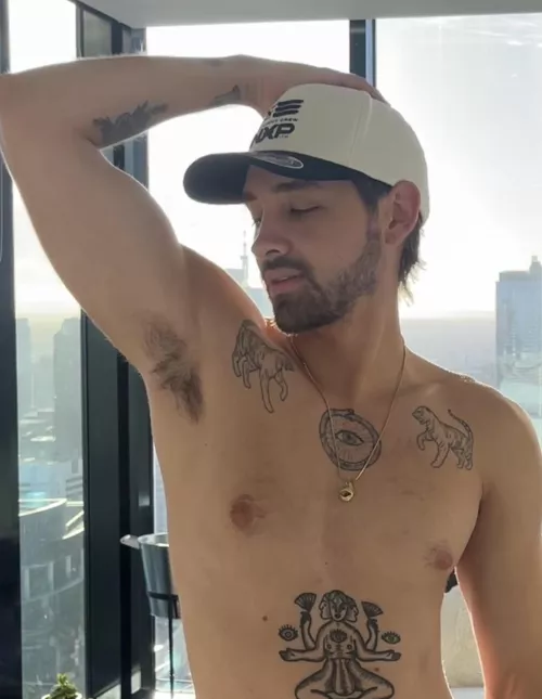 Take a sniff, that’s what bros are for by Mission_Bad_5657