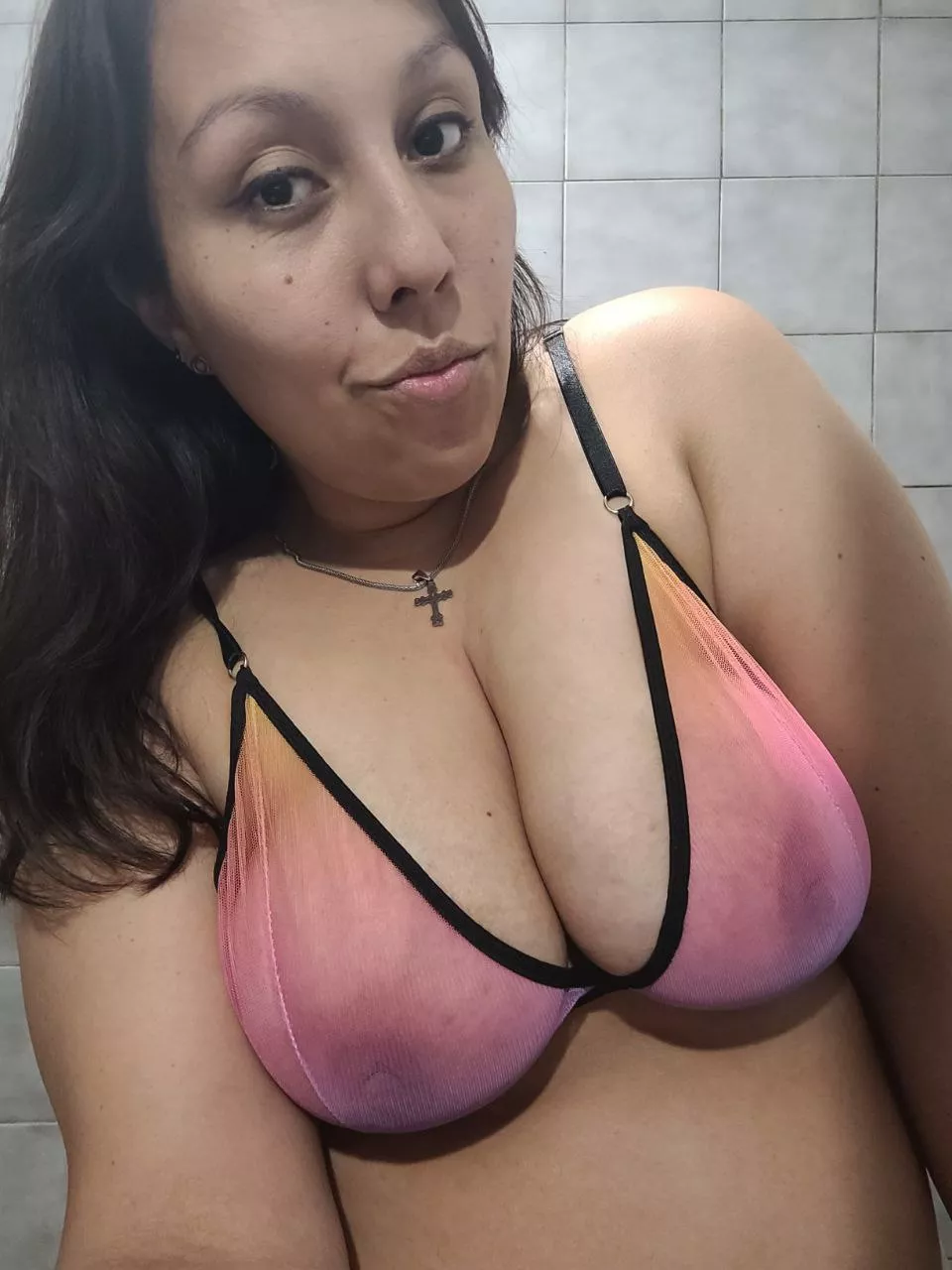 This brunette is so wet now, why don't you come and see? posted by Lulububbleglam