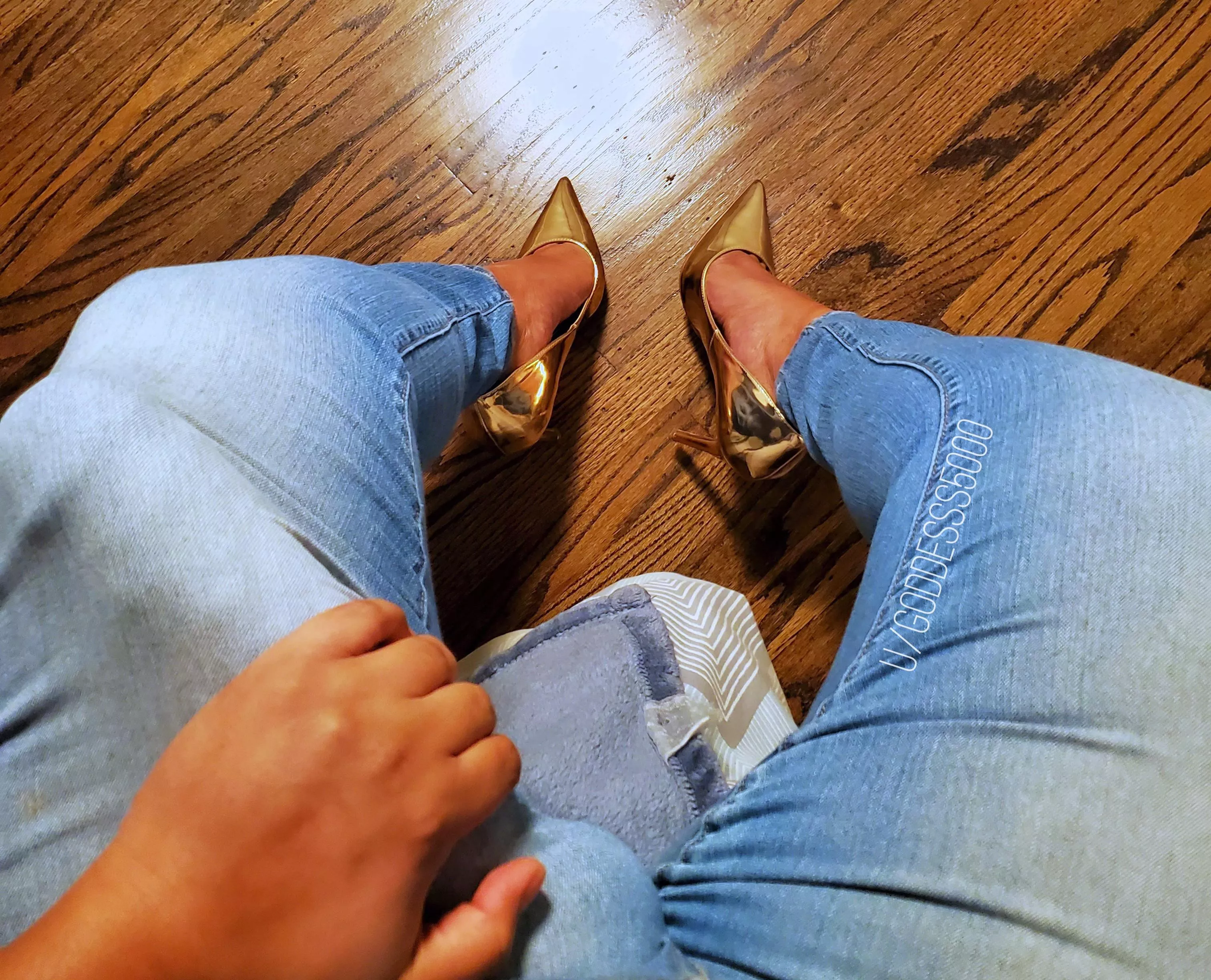 Trying to be more discreet, but realizing that isn't possible when the strapon is this big! 😅 posted by Goddesss5000