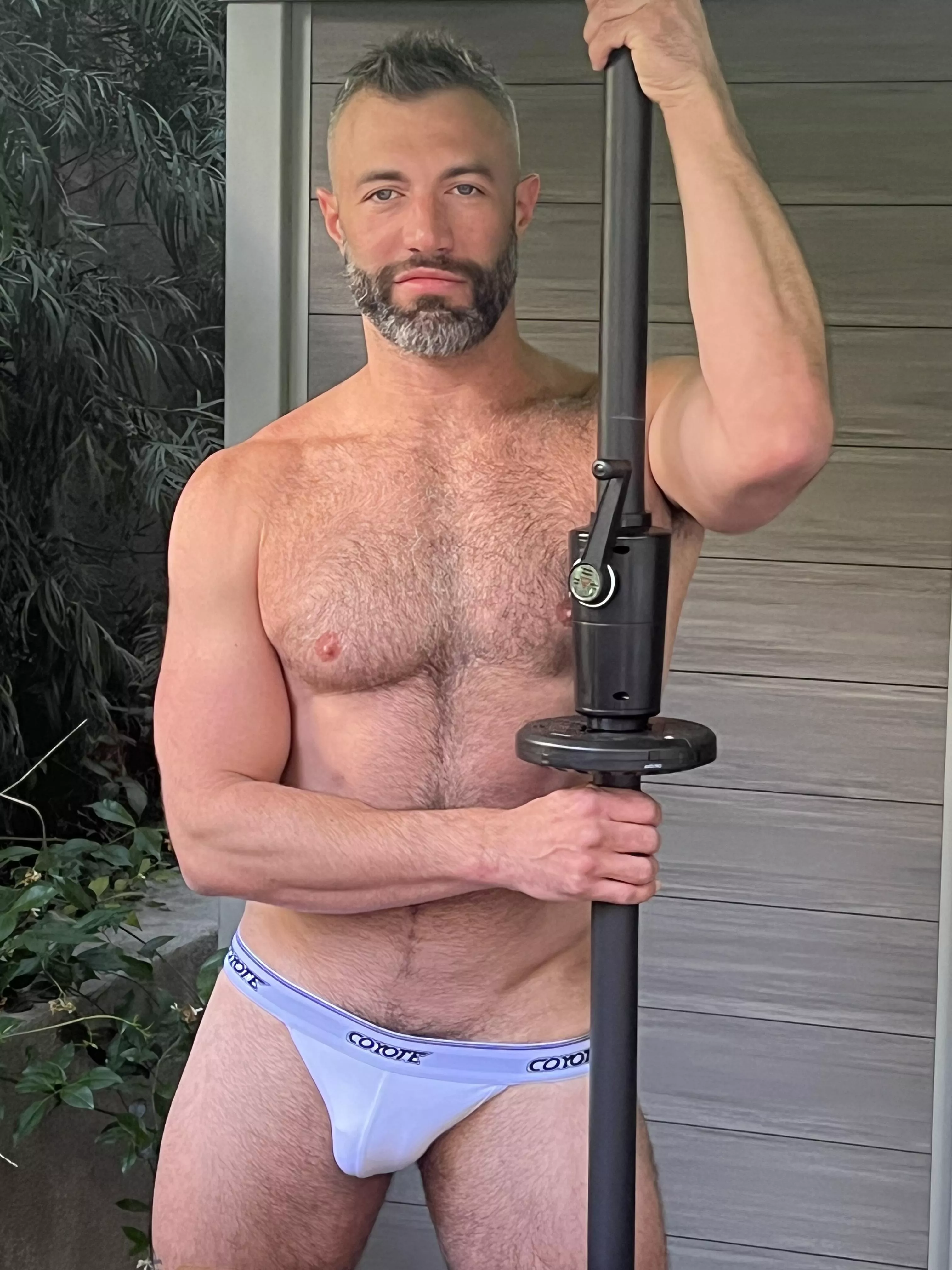 Comment if I can send u nudes 🫣 posted by coleconnorx