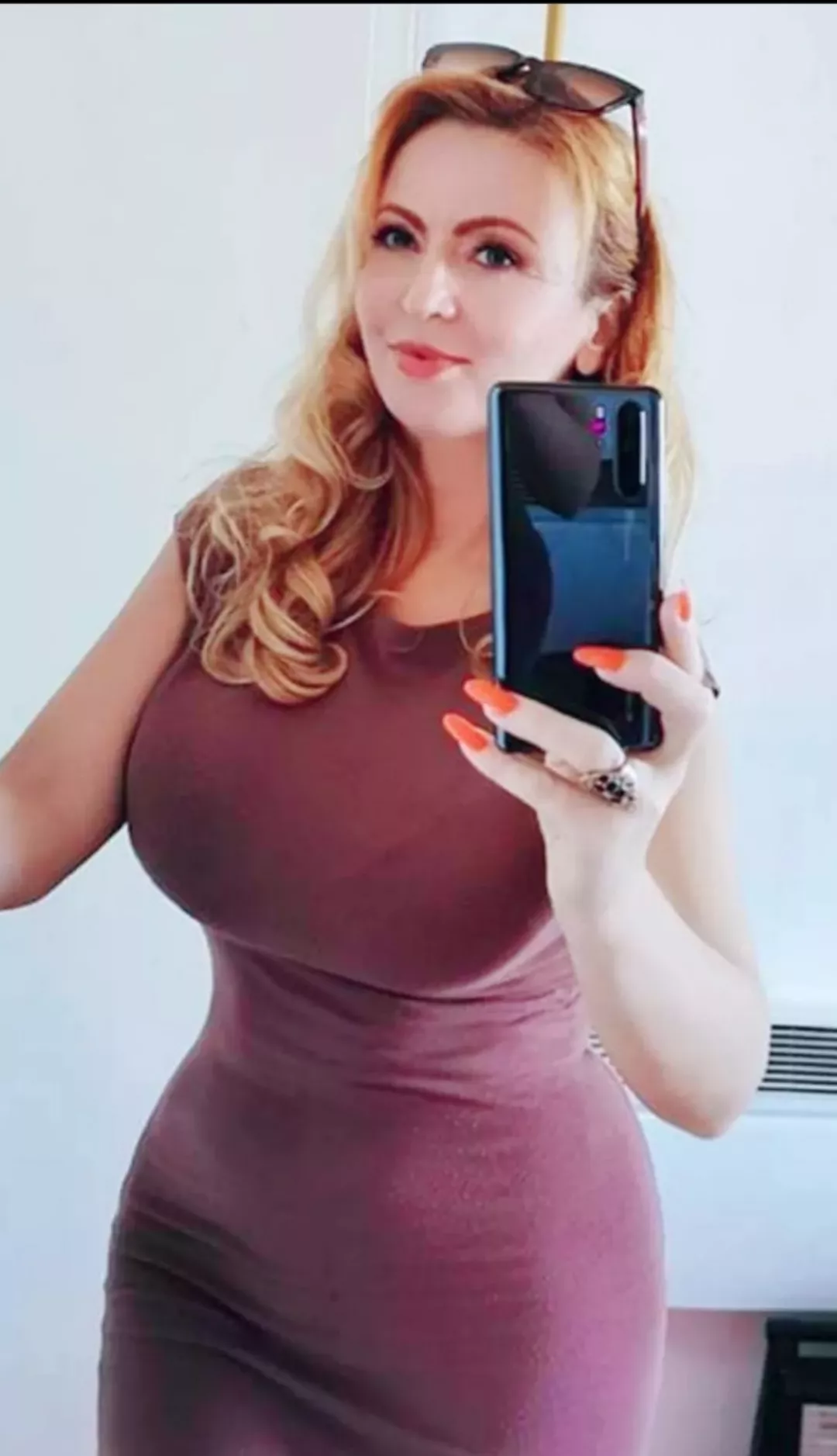 Curvy milf posted by BrilliantDangerous10