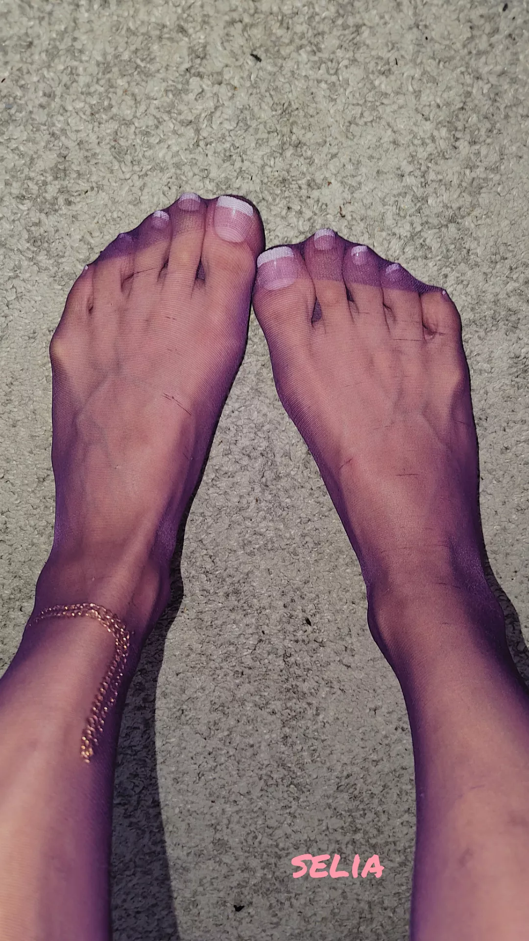 i🖤nylons on my feet posted by good_feet666