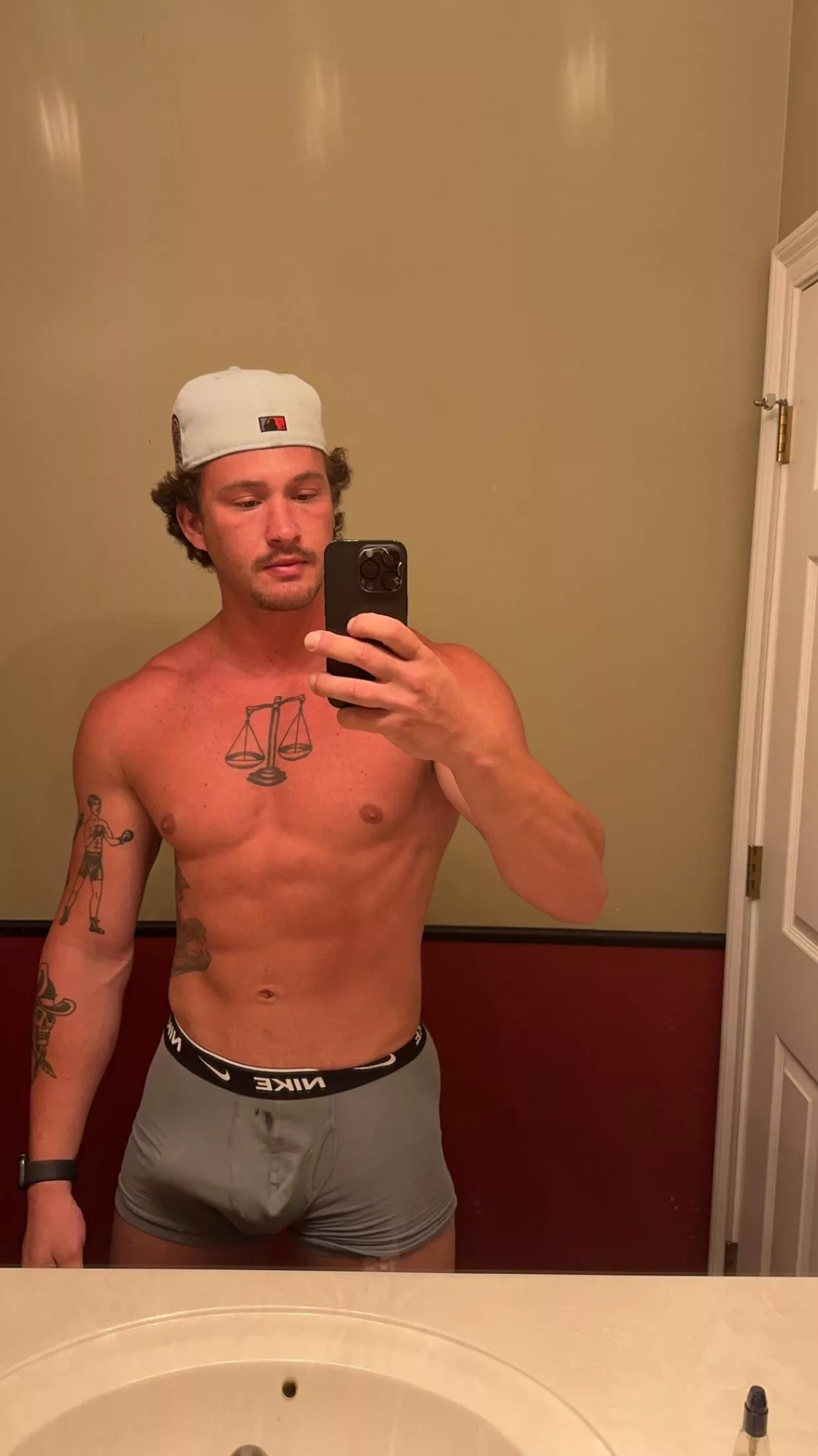 (m) post gym pic posted by Comfortable-Way-9229
