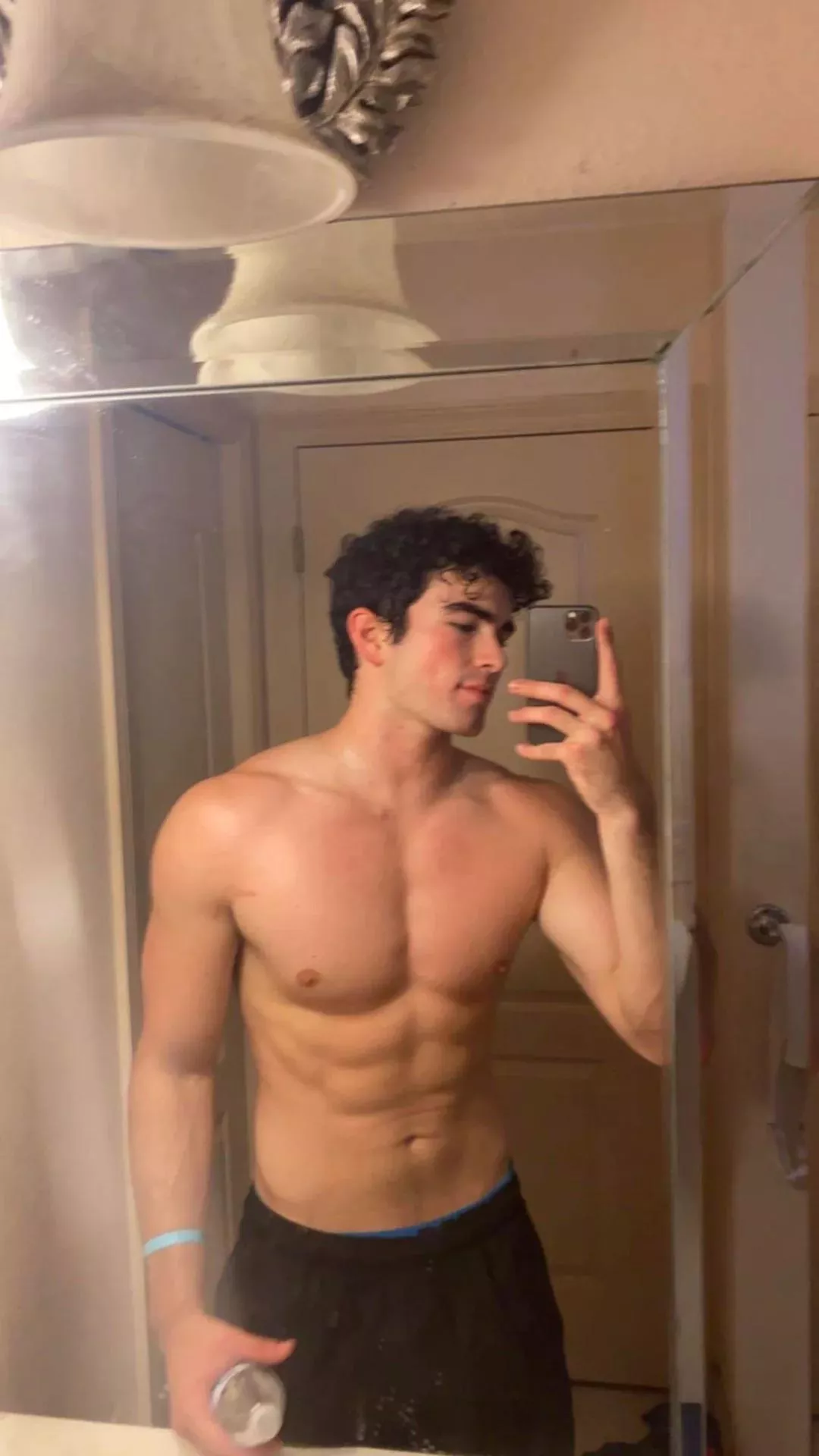 My dms are dry af, hmu ladies posted by advancedwinger