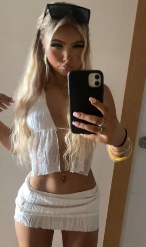 Petite👀 by ComfortablePop2341