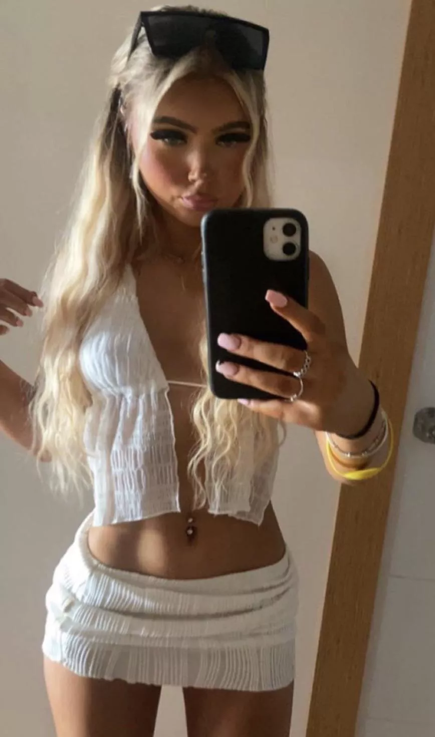 Petite👀 posted by ComfortablePop2341