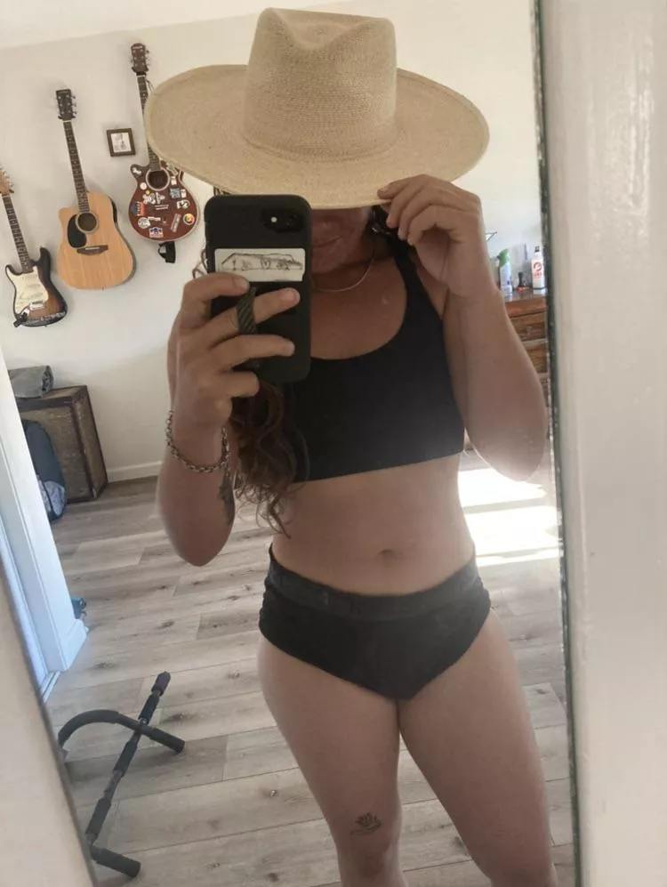 This farmgal needs a break TGIF 😜💋 posted by Sweaty-farmgal-tiff