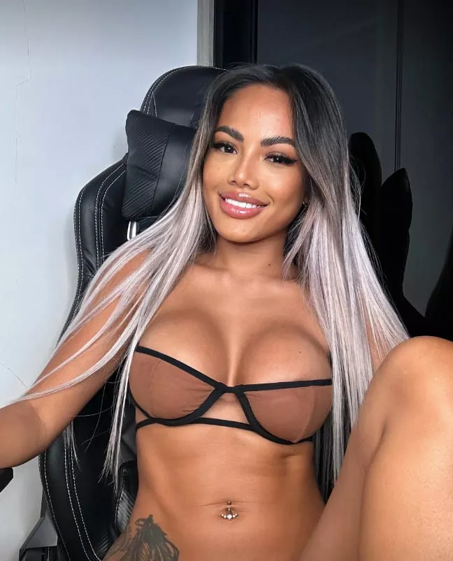 you're hot Asian babe posted by AdmirableChefs