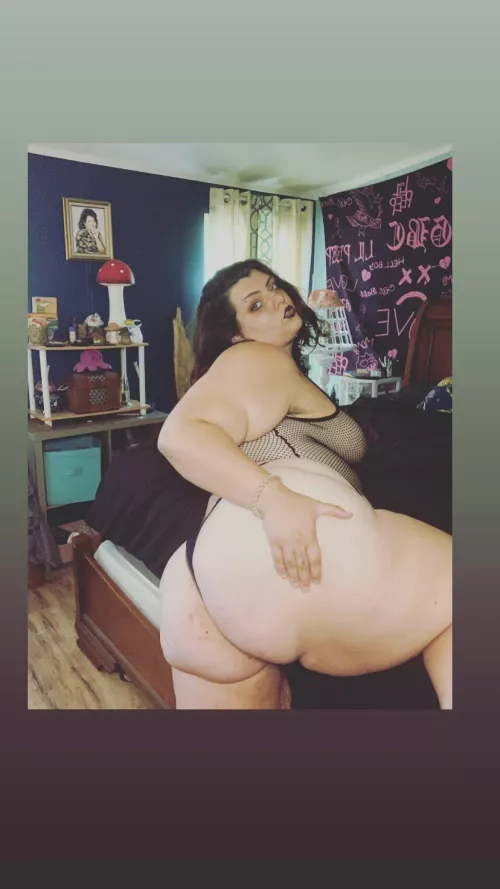 Bend me overrrr 😜 by kinkywxtchbxtch