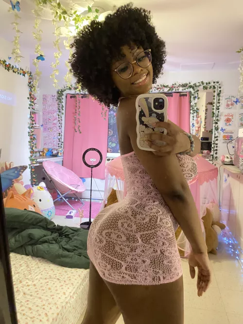 Dont you think I look pretty in pink by SantasSecret2002