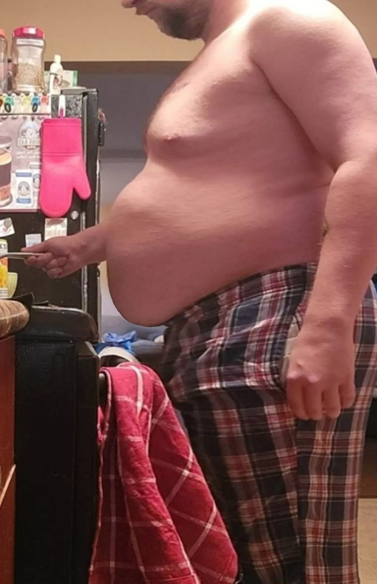 Girls like chubby guys that can cook, right? posted by Silly-Ducky398