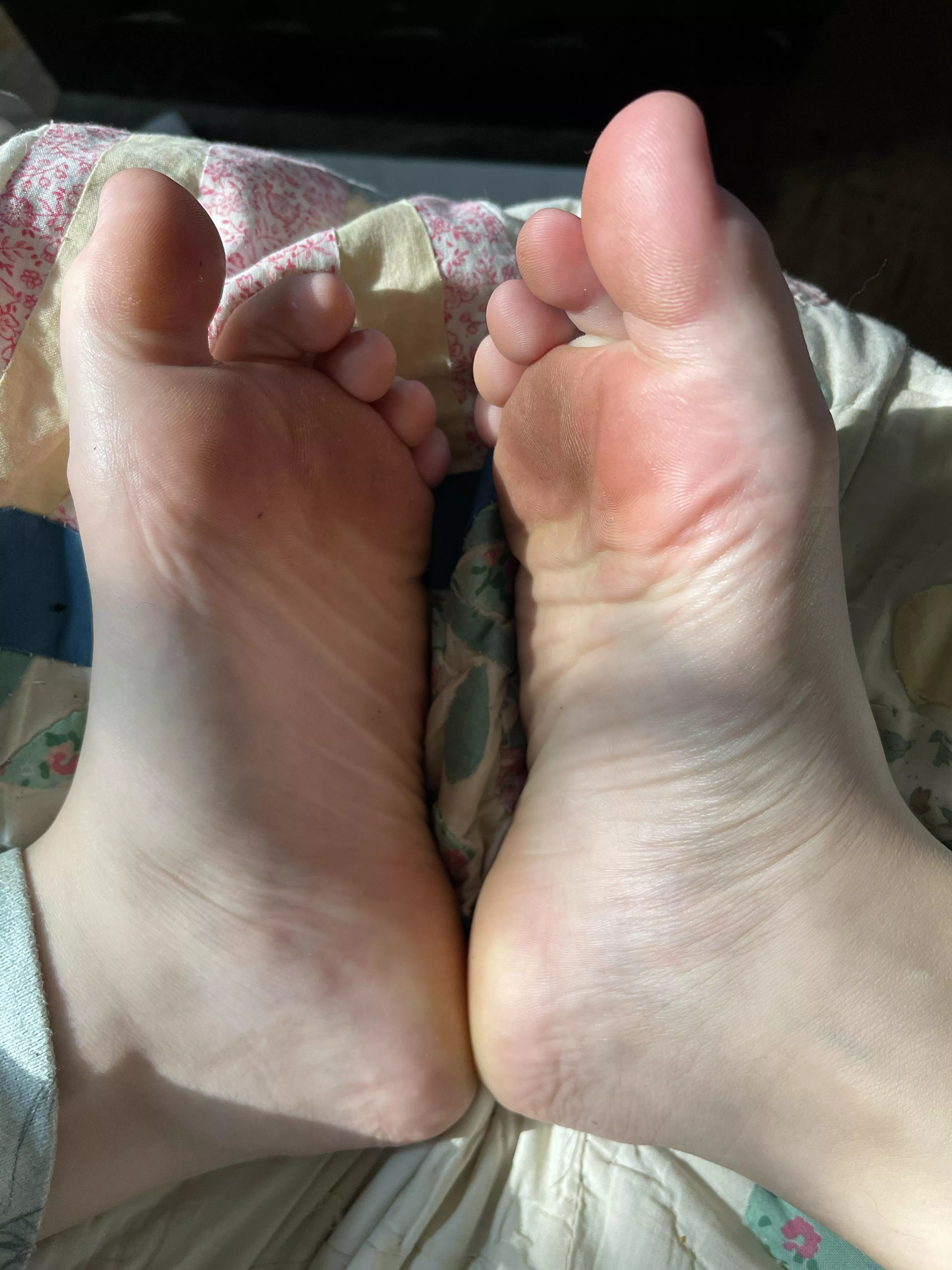 Happy Friday posted by Cutefeet289