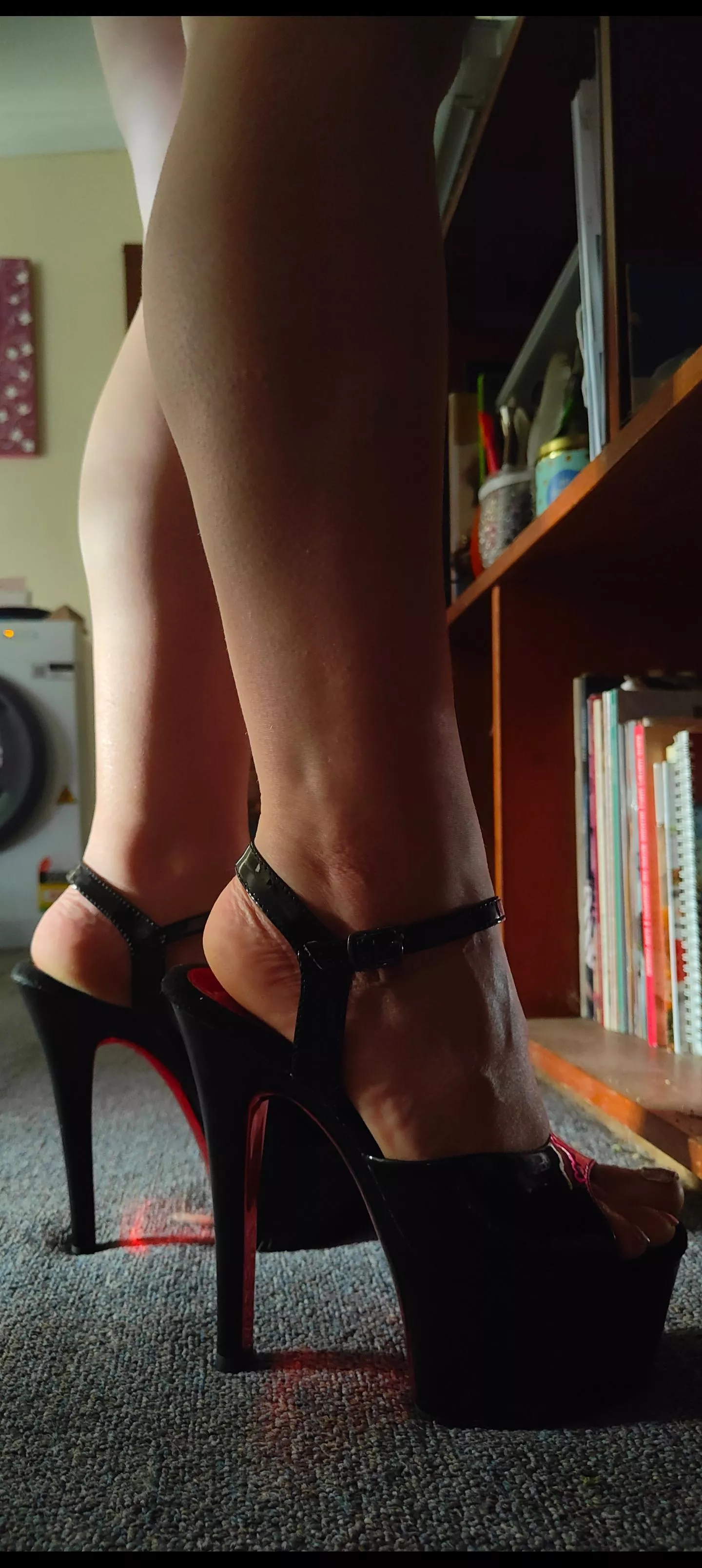 I LOVE the shape they give my feet💕 posted by nordskynet