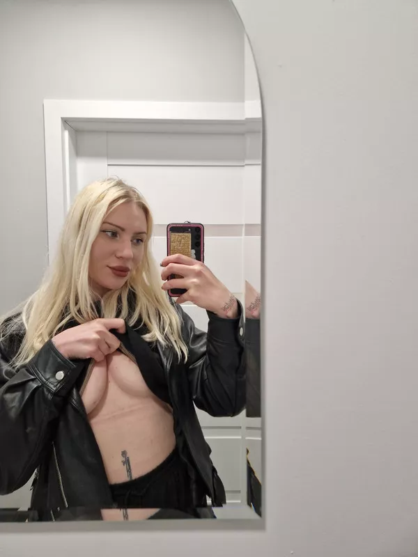 I need a hard cock stuffed inside me right now posted by ineedapea