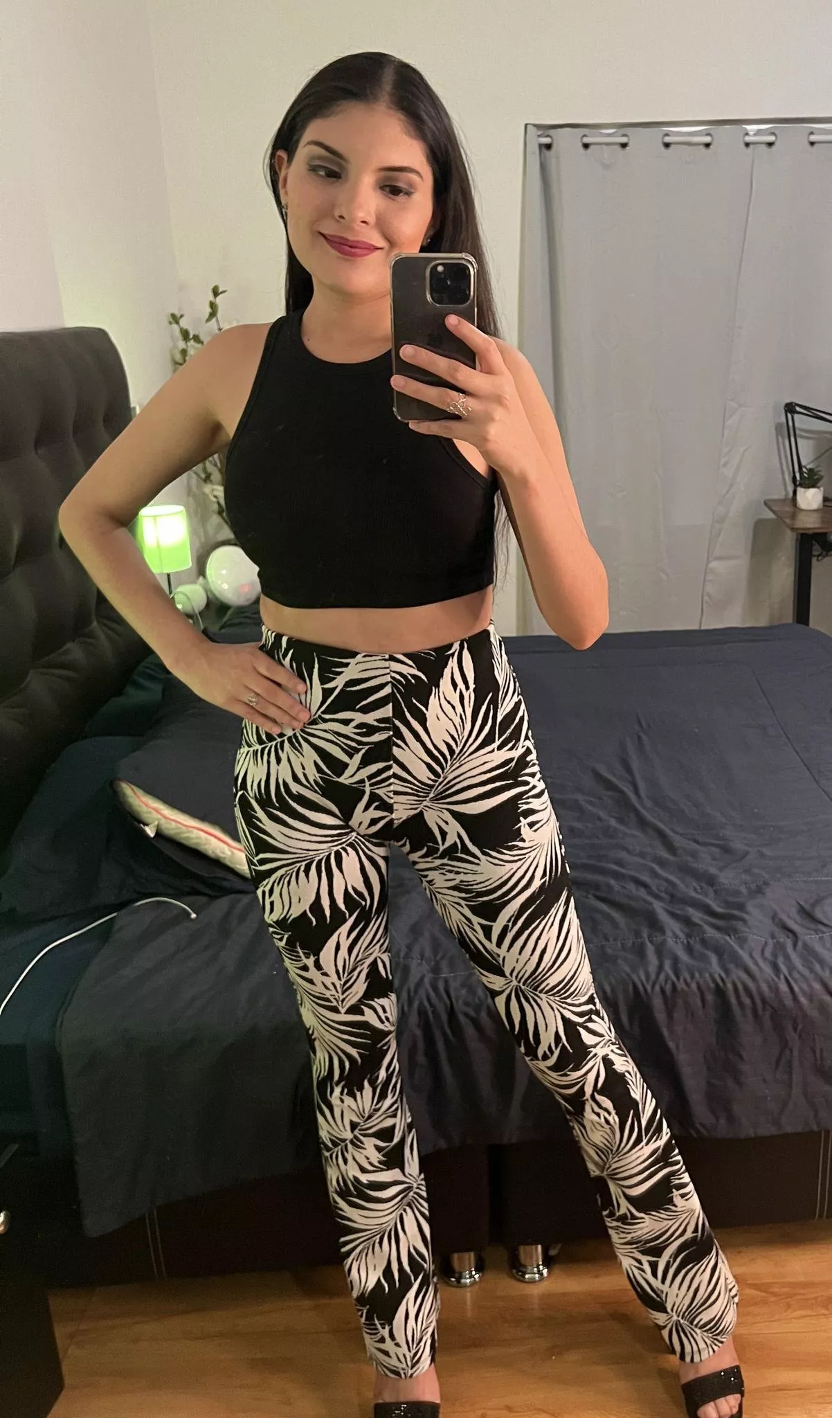 IUTR 🖤🤍🖤 posted by SelenaXena