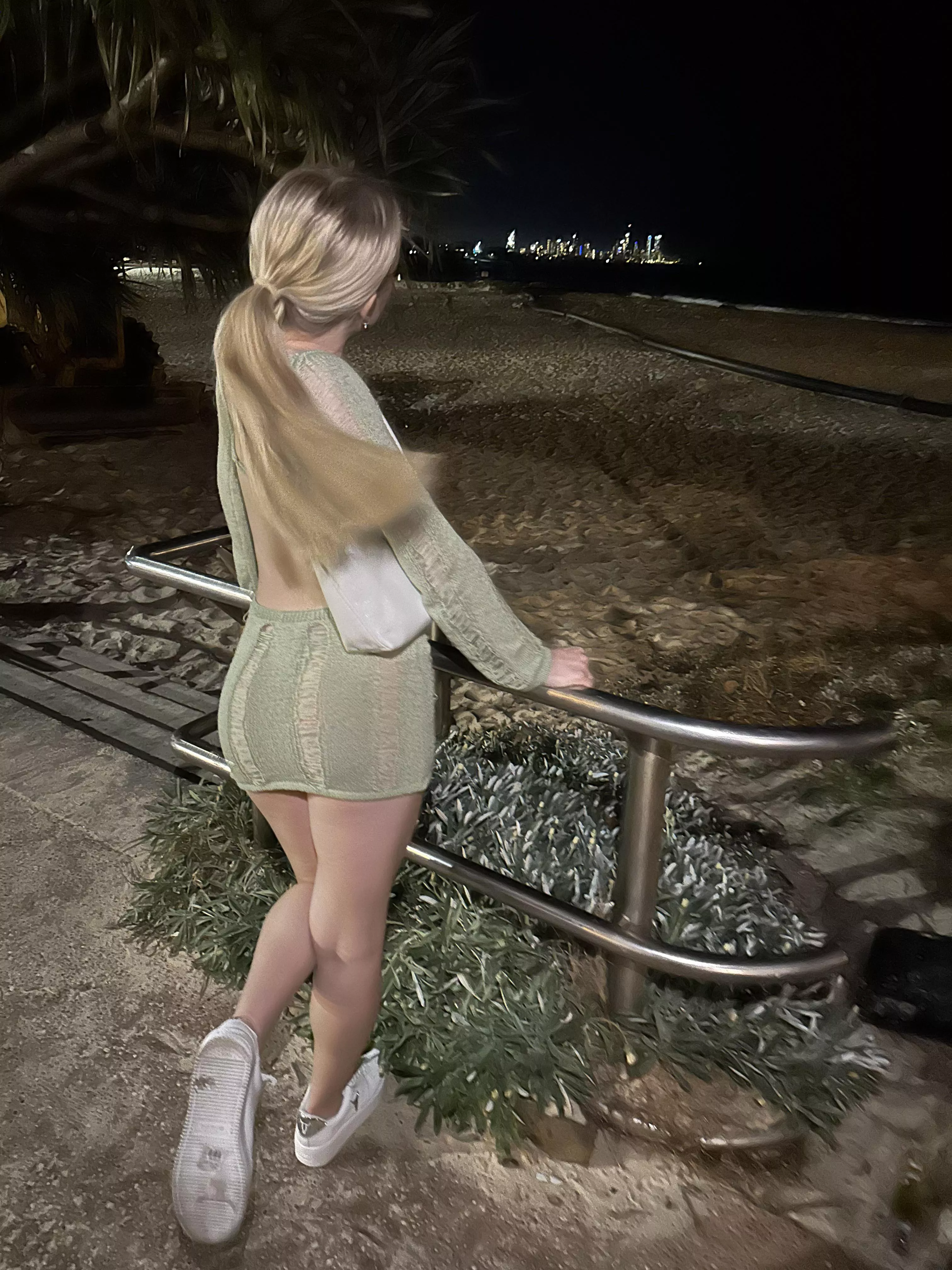 Open back moment😍 posted by LuluEm-PoleDance