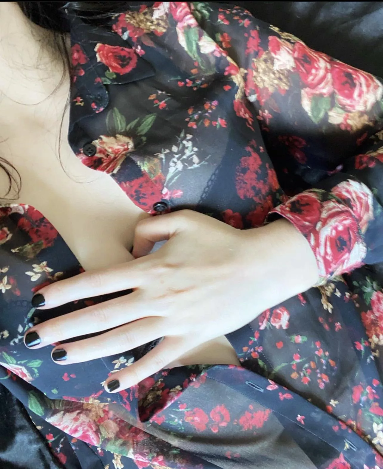 Pretty Pale (Sadistic) Hands. posted by deathby8inches