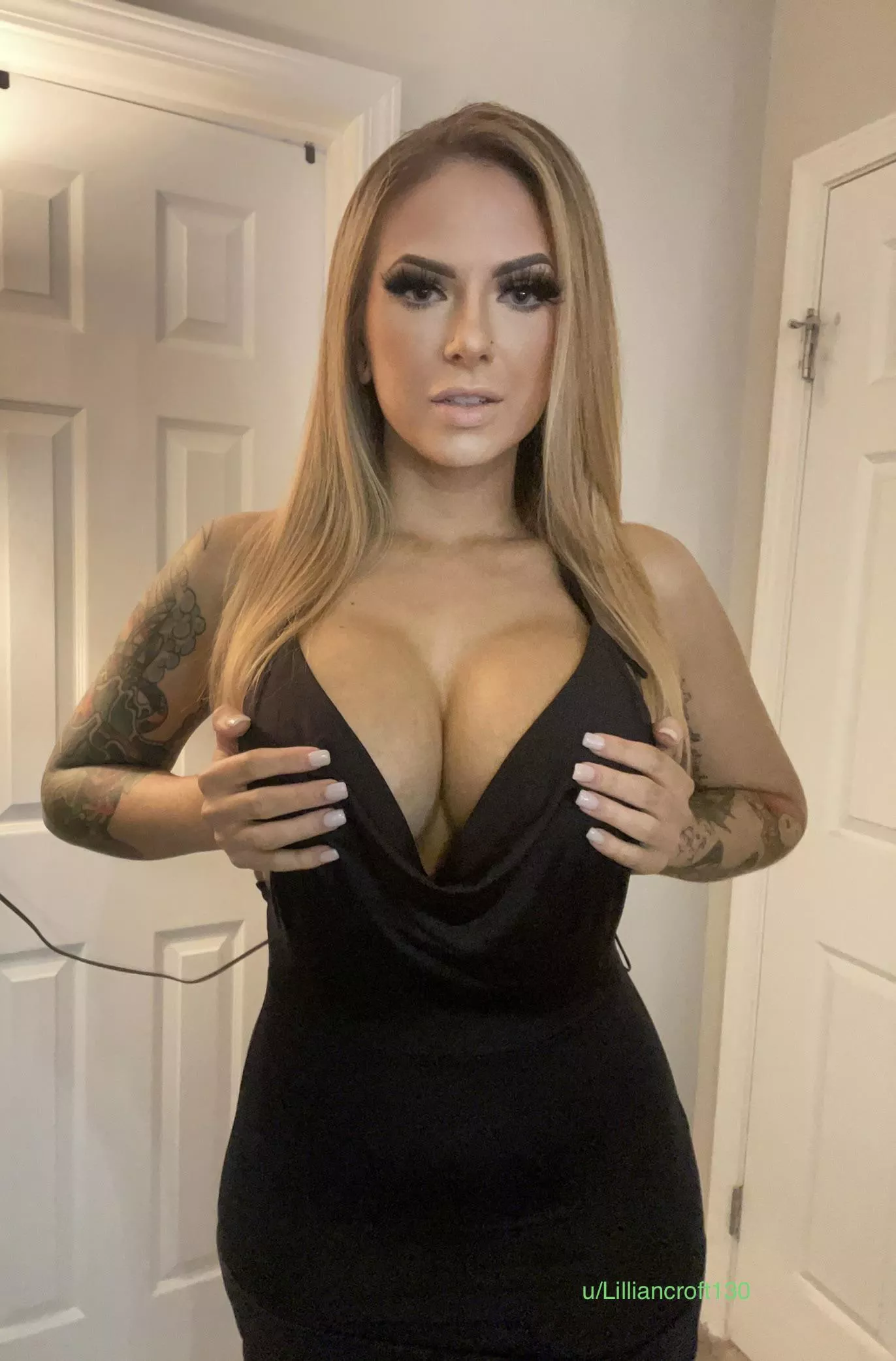 This little black dress is too 🔥🥵 posted by Lilliancroft130